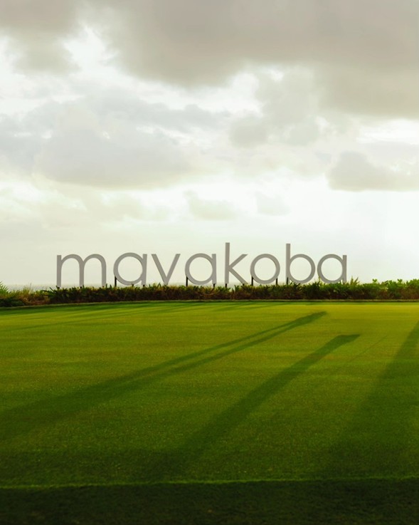 Vista del campo de golf El Camaleón Mayakoba en Riviera Maya, sede del PGA Tour, con el mar Caribe al fondo.